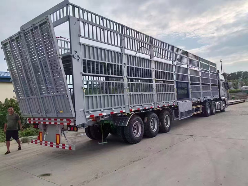 畜牧运输半挂车